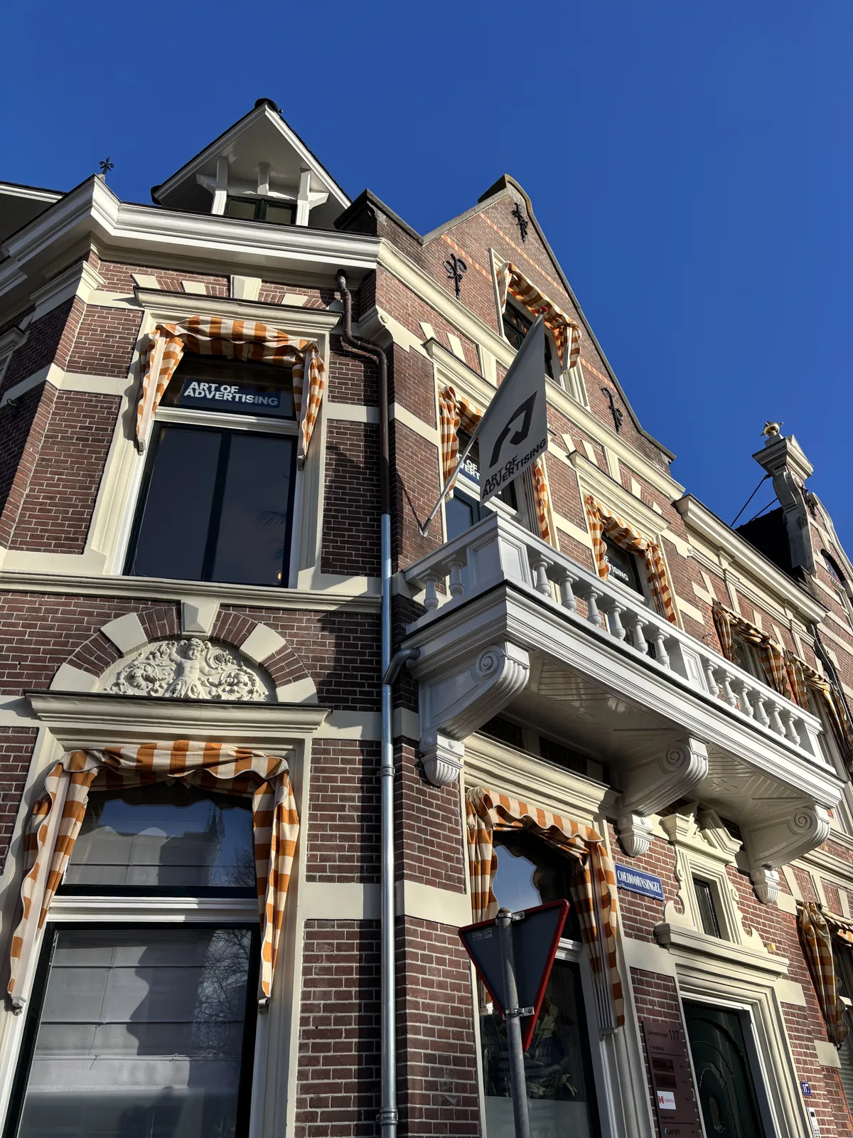 Our office building at Coehoornsingel 117 in Groningen, with the Art of Advertising flag